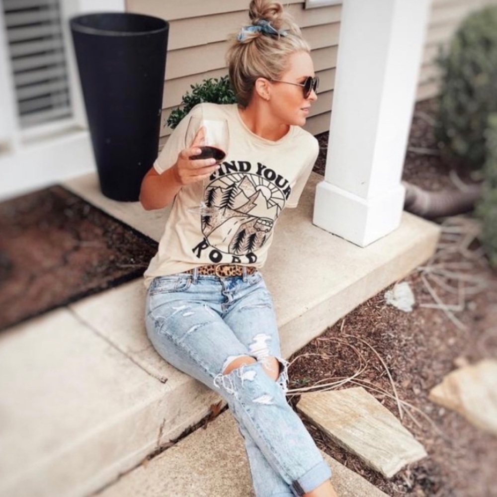 ✨ “Find Your Road” Cotton Tee✨ - Picture 2 of 4